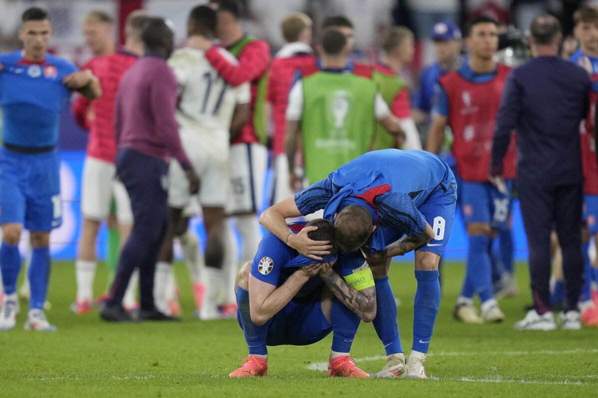 Eslovaquia no tomó bien su derrota ante Inglaterra en la Euro 2024 mientras el entrenador estalla y el capitán llora